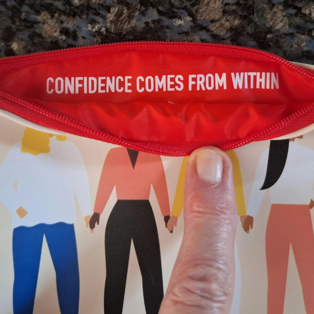 IPSY Makeup Bag 'Confidence Comes From Within'